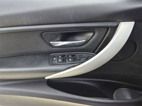 Used 2017 BMW 320i Sedan image 22