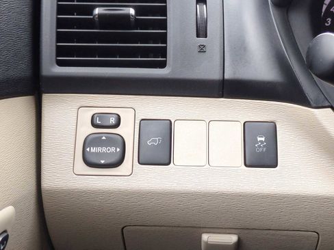 Used 2013 Toyota Venza XLE image 39