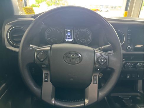 Used 2022 Toyota Tacoma TRD Off-Road w/ TRD Premium Off Road Package AWD/4WD image 15