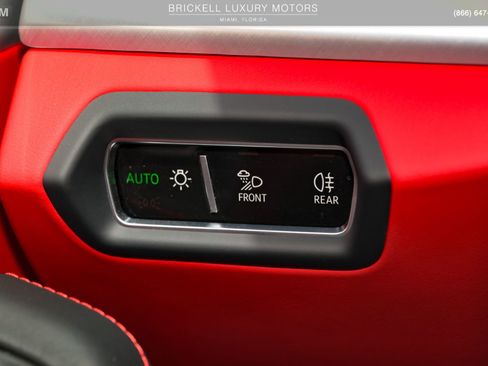 Used 2020 Lamborghini Urus image 32