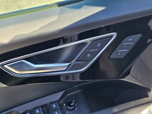 Used 2024 Audi Q4 e-tron Prestige image 18