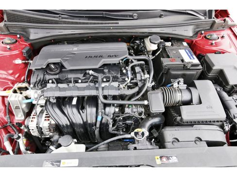 Certified 2025 Hyundai Elantra SEL image 31