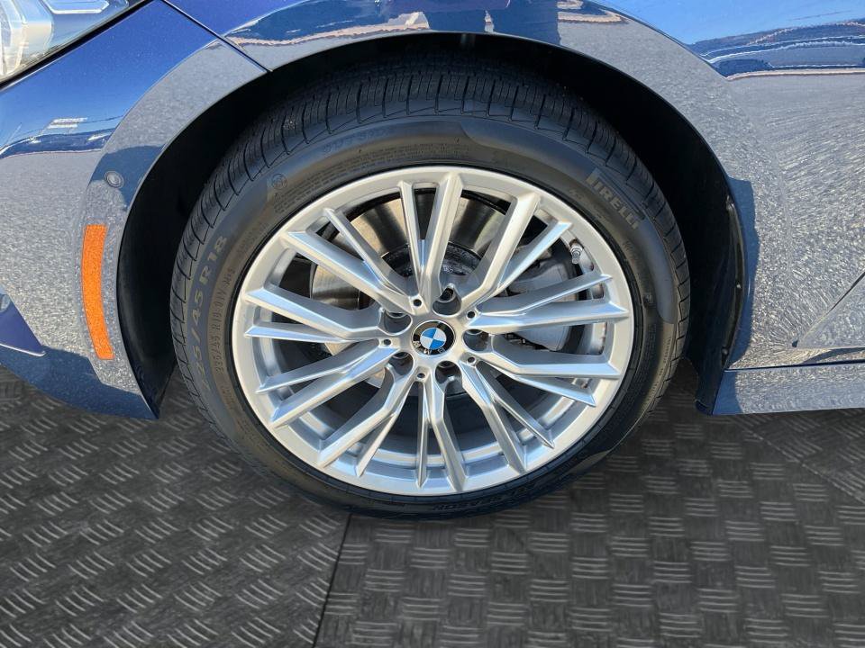 Used 2024 BMW 330i xDrive Sedan w/ Premium Package AWD/4WD image 27