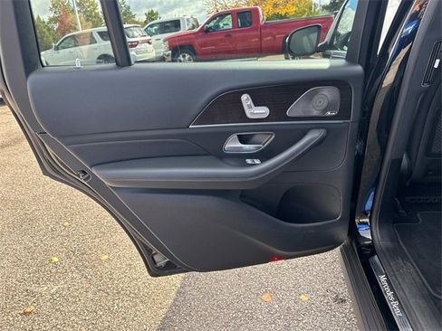 Used 2021 Mercedes-Benz GLS 450 4MATIC image 16