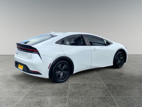 Used 2023 Toyota Prius LE FWD image 5