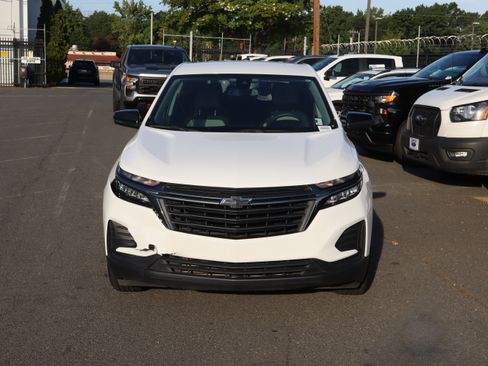 Used 2023 Chevrolet Equinox LS w/ LS Convenience Package FWD image 3