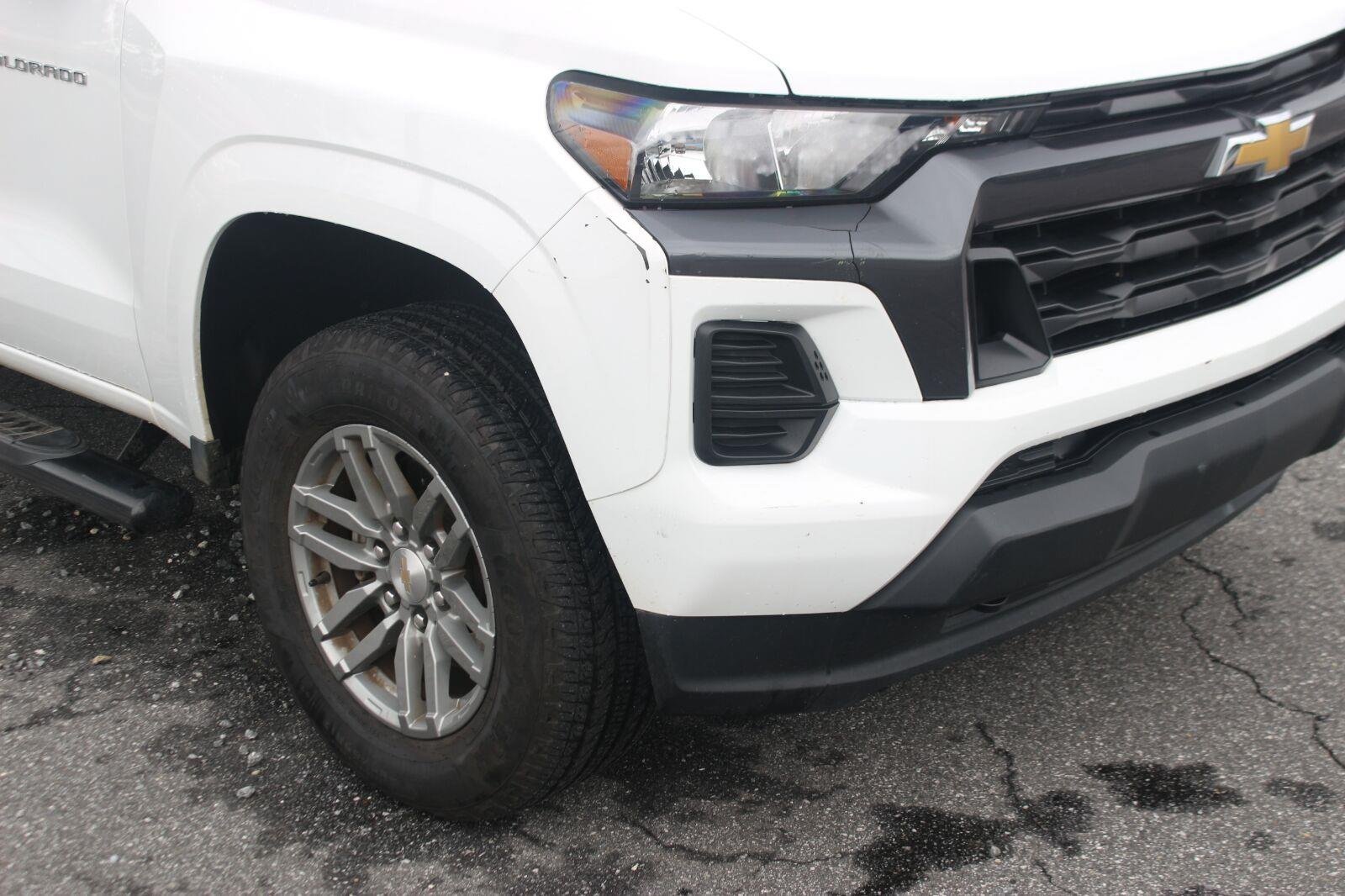 Used 2024 Chevrolet Colorado LT AWD/4WD image 9