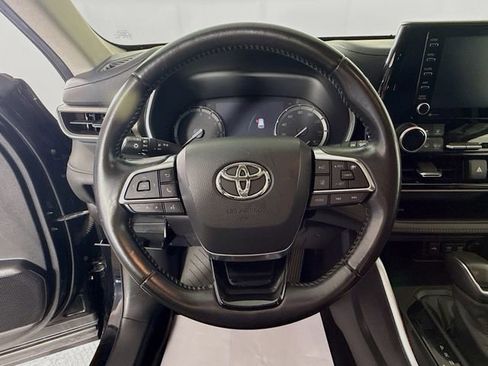Used 2020 Toyota Highlander XLE AWD/4WD image 13