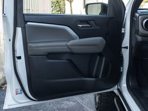 Used 2024 Chevrolet Colorado ZR2 w/ ZR2 Convenience Package III image 33