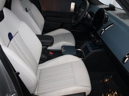 Certified 2025 MINI Cooper Countryman S w/ Comfort Package Max image 30