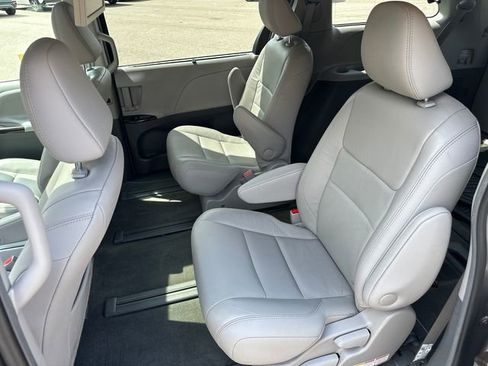 Used 2017 Toyota Sienna XLE Premium AWD/4WD image 20
