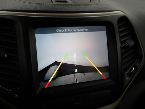 Used 2015 Jeep Cherokee Latitude w/ Cold Weather Group AWD/4WD image 21