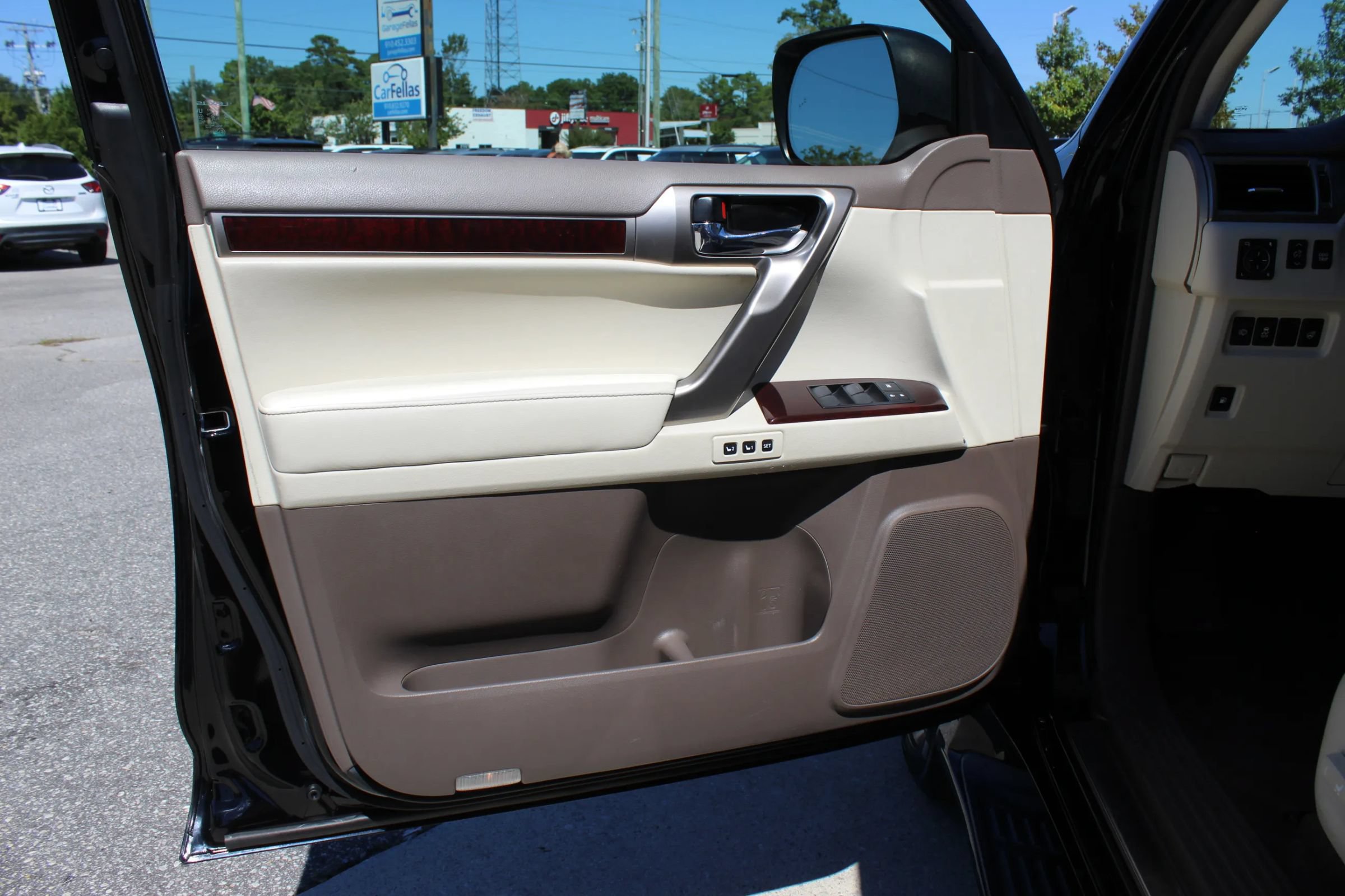 Used 2017 Lexus GX 460 Luxury w/ Preferred Accessory Package AWD/4WD image 11