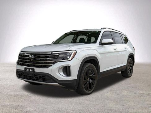 Used 2024 Volkswagen Atlas SE w/ Black Wheel Package image 5