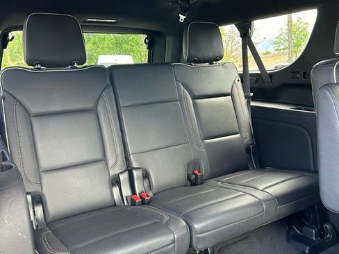 Used 2023 Chevrolet Suburban Premier AWD/4WD image 17