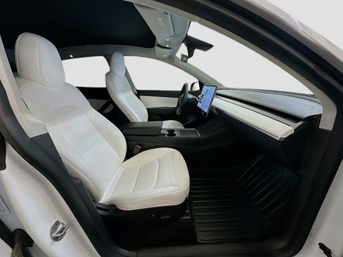 Used 2021 Tesla Model Y Long Range AWD/4WD image 32