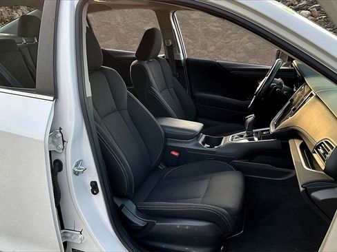 Used 2021 Subaru Legacy Premium image 7