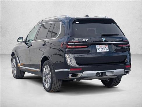 Used 2025 BMW X7 xDrive40i w/ Premium Package image 8