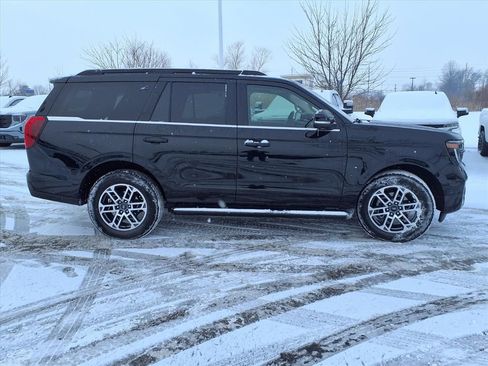 Used 2025 Ford Expedition Active image 32