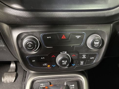 Used 2021 Jeep Compass Latitude image 17