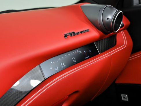 Used 2022 Ferrari F8 Tributo image 38