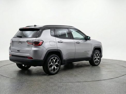 Used 2025 Jeep Compass Limited AWD/4WD image 11