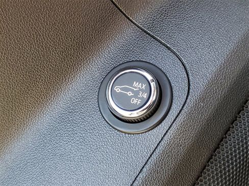 Used 2023 GMC Acadia SLT w/ Preferred Package image 19