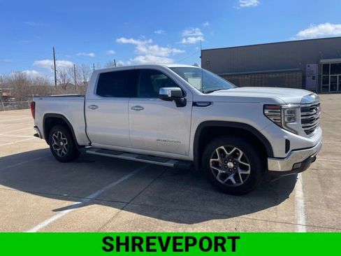 Used 2022 GMC Sierra 1500 SLT image 2