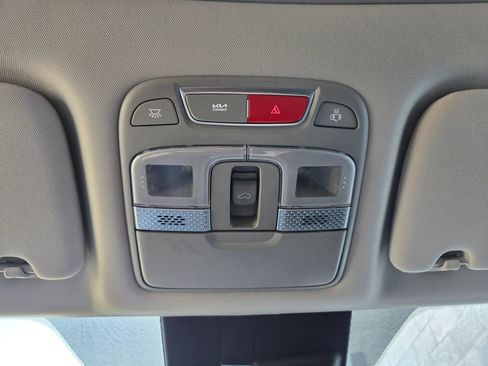 Used 2025 Kia Telluride S FWD image 21