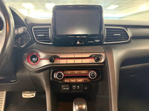 Used 2019 Hyundai Veloster Turbo image 12