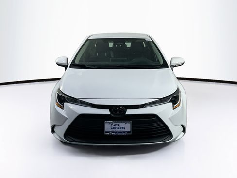 Used 2024 Toyota Corolla LE FWD image 2