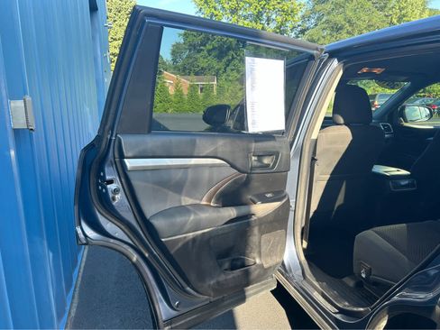 Used 2018 Toyota Highlander LE image 34
