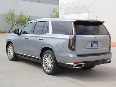 Used 2024 Cadillac Escalade Premium Luxury w/ Performance Package image 7