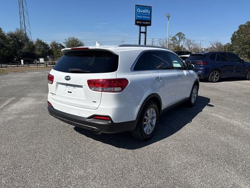 Used 2018 Kia Sorento LX image 4