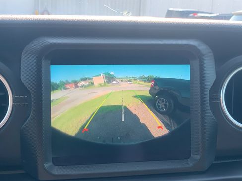 Used 2021 Jeep Wrangler Unlimited Sahara AWD/4WD image 23