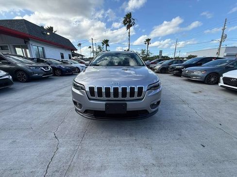 Used 2019 Jeep Cherokee Latitude Plus w/ Cold Weather Group AWD/4WD image 1