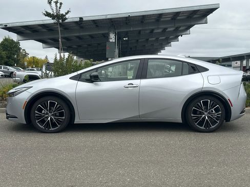 Used 2024 Toyota Prius LE image 7