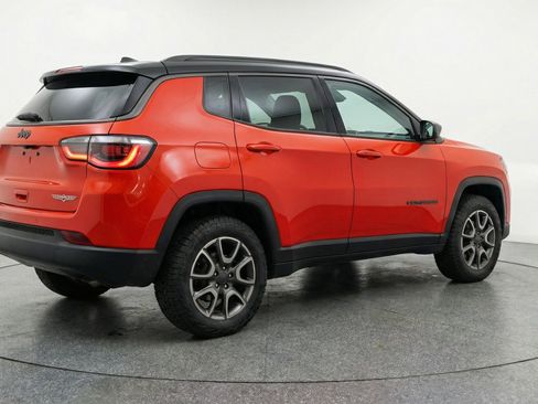 Used 2025 Jeep Compass Trailhawk image 9