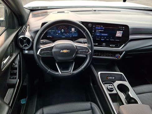Used 2026 Chevrolet Equinox LT w/ Convenience Package II FWD image 11