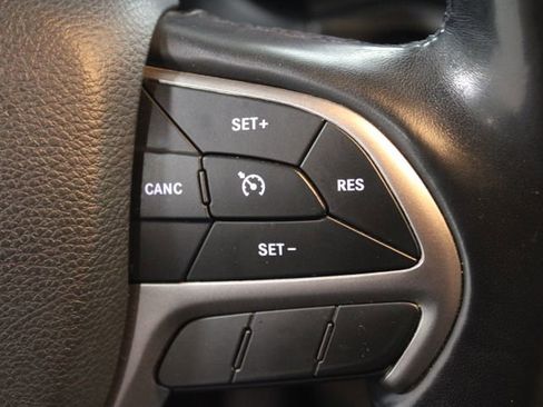 Used 2019 Jeep Grand Cherokee Limited AWD/4WD image 36