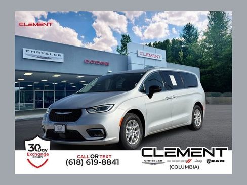 Used 2024 Chrysler Pacifica Touring-L FWD image 1
