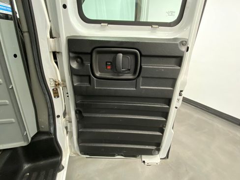 Used 2016 Chevrolet Express 2500 image 38