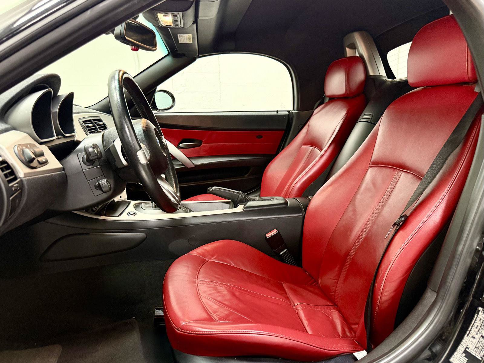 Used 2005 BMW Z4 3.0i RWD image 17