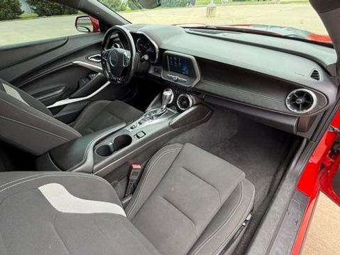 Used 2017 Chevrolet Camaro LT RWD image 23
