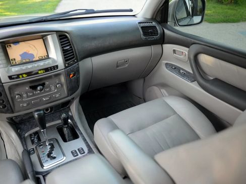 Used 2007 Toyota Land Cruiser AWD/4WD image 80