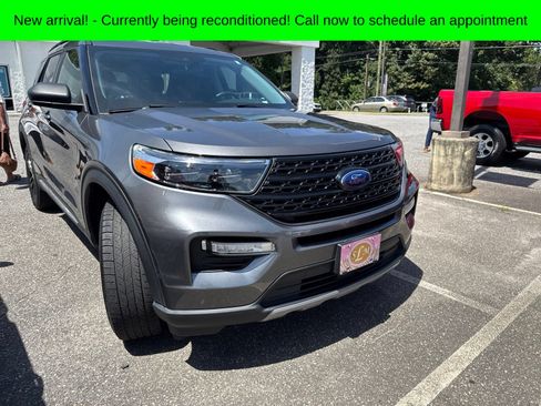 Used 2023 Ford Explorer XLT w/ Equipment Group 202A AWD/4WD image 1