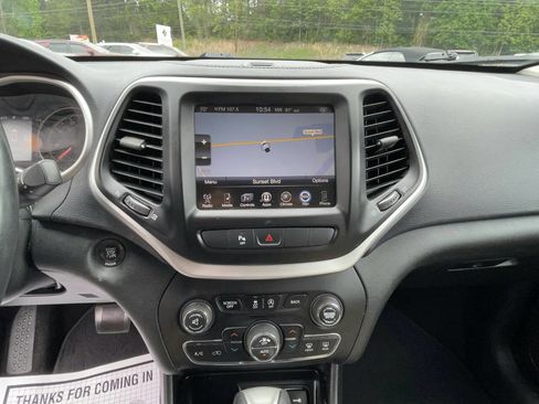Used 2015 Jeep Cherokee Latitude w/ Comfort/Convenience Group FWD image 16