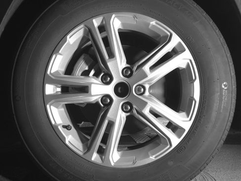 Used 2024 GMC Terrain SLE FWD image 12