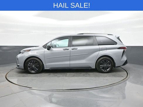 Certified 2025 Toyota Sienna XSE w/ XSE Plus Package image 4