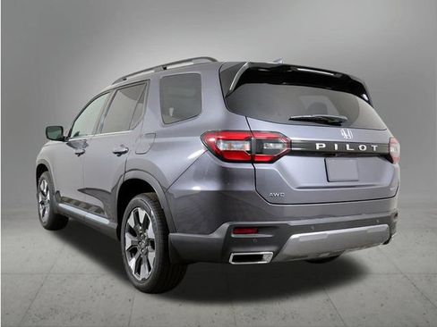 New 2026 Honda Pilot Touring image 3